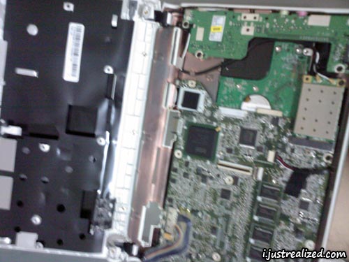 Acer Aspire One A150 opened up to add memory 2 Acer Aspire One A150 opened up to add memory 2